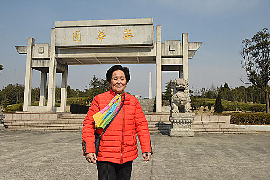南京扬州媒体人助力兵妈妈周宏英寻找拥军引路人王岗的亲属纪实