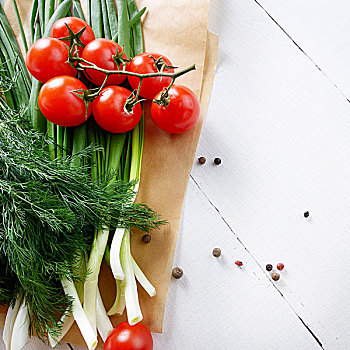 新鲜,有机蔬菜,西红柿,时萝,洋葱,白色背景,厨房用桌