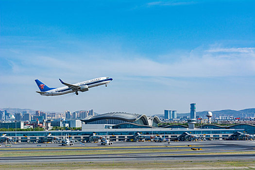 中国南方航空航班从乌鲁木齐机场起飞