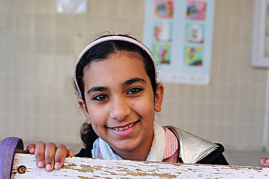 kuwait,city,portrait,of,smiling,girl