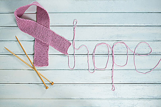 俯视,粉色,乳腺癌,意识,带,希望,文字,编织品,针,白色背景,木桌子