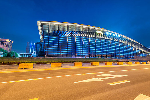 中国北京国家体育馆道路建筑夜景