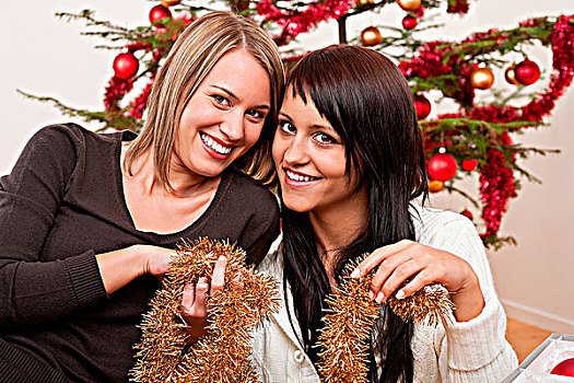 两个,愉悦,女人,圣诞节,链子,球,正面,树