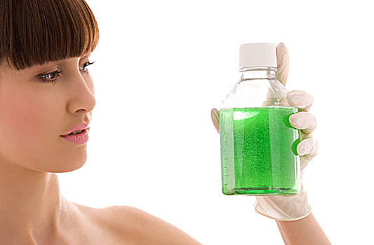 女性,实验室,工作,拿着,向上,瓶子,绿色,液体
