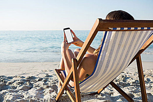 女人,打手机,放松,休闲椅,海滩,晴天