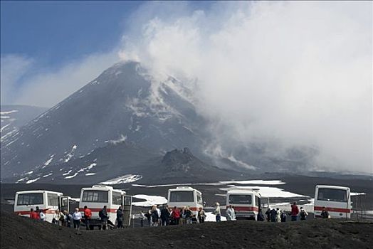 巴士,停放,正面,山,埃特纳火山,薄雾,西西里,意大利