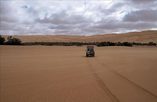 沙漠,干旱,越野车,吉普车,绿洲,跋涉,探险,撒哈拉沙漠,利比亚,非洲,假日