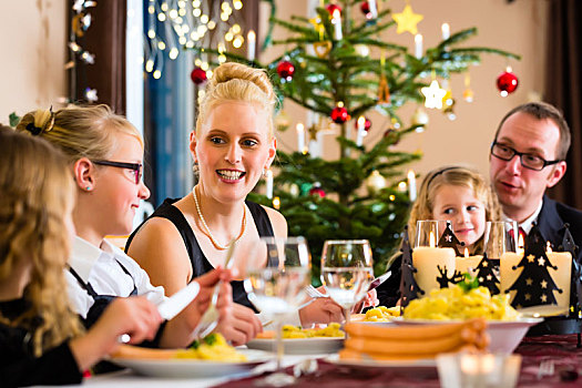 家庭,圣诞晚餐,香肠