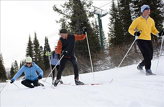 三个人,滑雪,一个人,落下