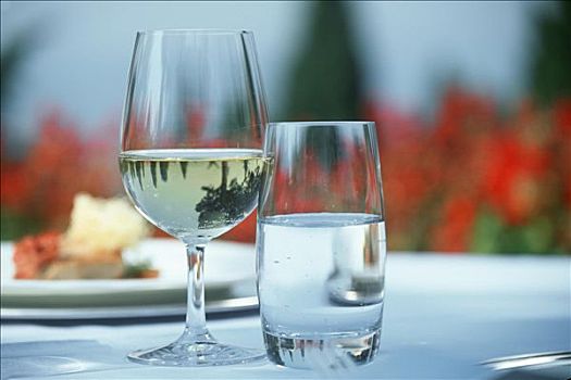 白葡萄酒,玻璃,玻璃杯,桌上
