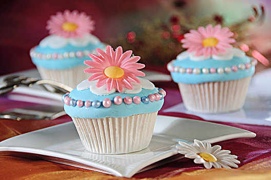 淡蓝色,杯形蛋糕,装饰,粉花,糖,球