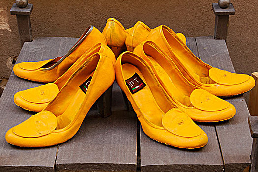 黄色,高跟鞋,鞋,广告,手工制作,蒙蒂普尔查诺红葡萄酒,托斯卡纳,意大利,欧洲