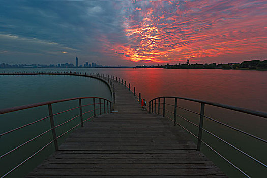 金鸡湖晨曦