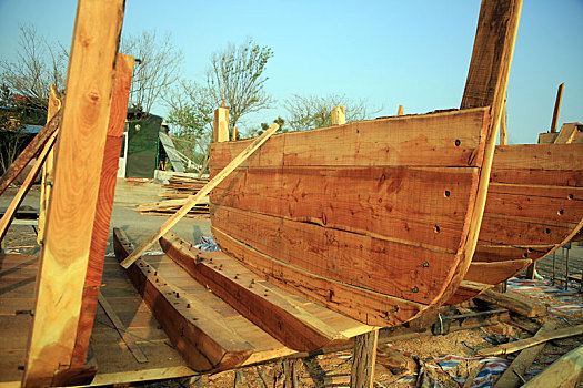 山东省日照市,实拍任家台造船厂,造一艘木质渔船需要2个月