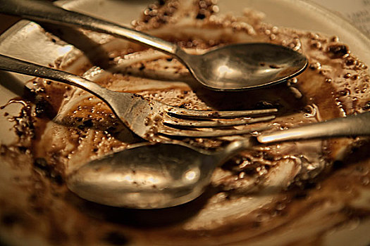 巧克力甜点,盘子,两个,勺子,叉子