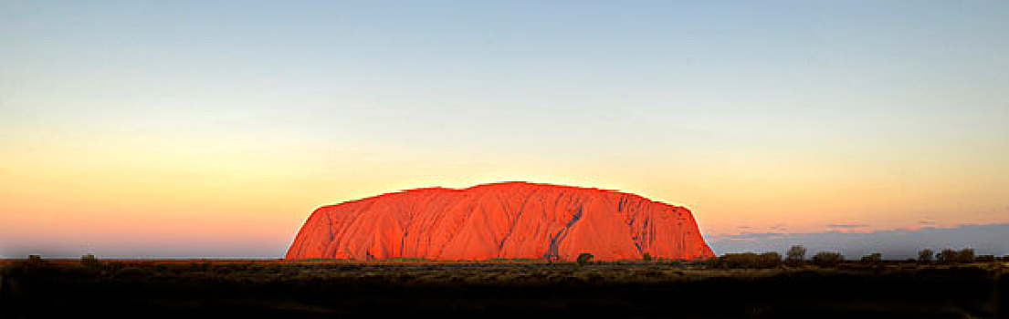 全景,乌卢鲁巨石,石头,日落,乌卢鲁卡塔曲塔国家公园,北领地州,澳大利亚
