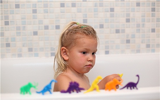 小女孩,玩,玩具,恐龙,浴缸