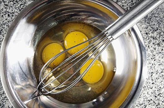 蛋黄,打蛋器,碗