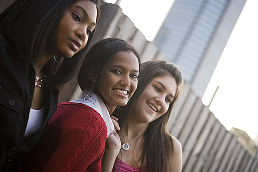 三个女人,年轻,室外,多种族
