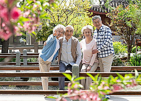 老年夫妻旅游