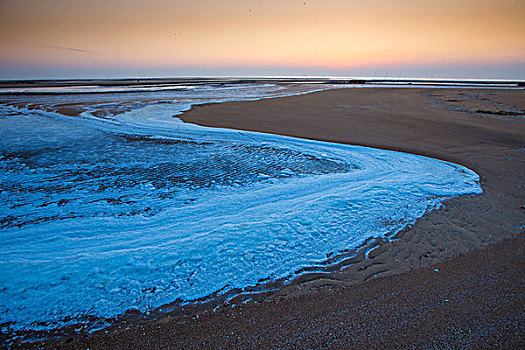 海滩的冰凌