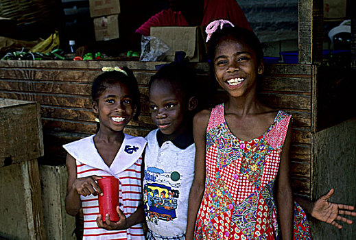 多巴哥岛,斯卡伯勒,市场一景,女孩