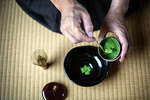 俯拍,特写,传统,日本茶,典礼,男人,绿色,抹茶,粉末,碗