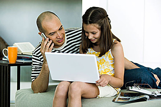 父亲,女儿,看,笔记本电脑,一起,男人,手机