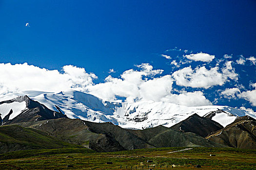 格尔木玉珠峰雪山