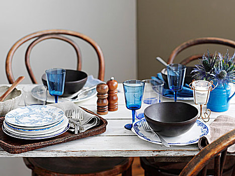 桌子,蓝色,玻璃杯,白色,盘子,汤碗
