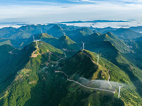 中国广西岑溪市天龙顶山地公园日出云海奇观