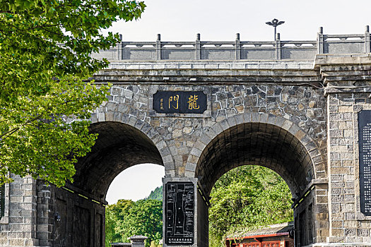 中国河南省洛阳市龙门石窟入口建筑