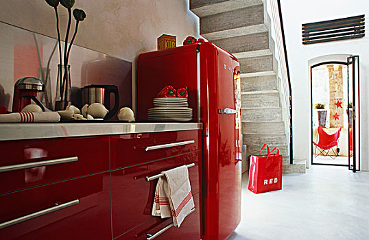 光泽,红色,粗厚,不锈钢,操作台,复古,电冰箱,一个,墙壁,厨房
