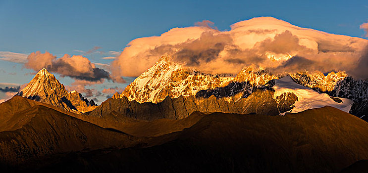 贡嘎山