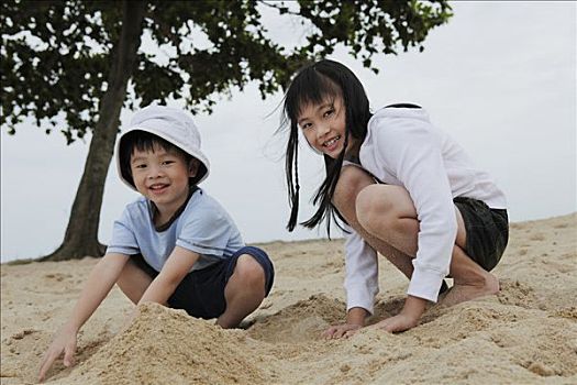 男孩,女孩,玩,沙子,靠近,海洋