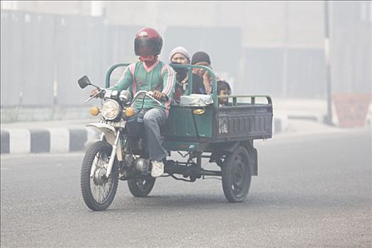 烟雾,街道,中加里曼丹省,婆罗洲,印度尼西亚