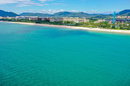 航拍海南三亚亚龙湾国家旅游度假区湛蓝海景