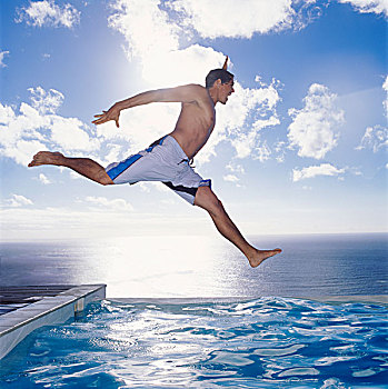 男人,泳裤,跳跃,游泳池,海洋,天空,云