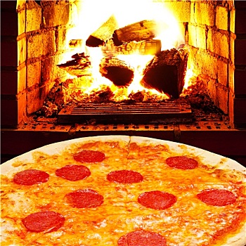 比萨饼,意大利腊肠,明火,炉子