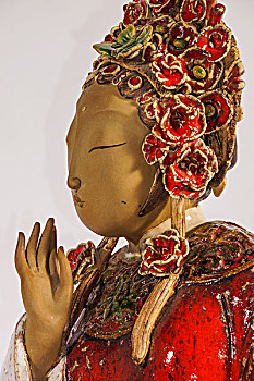 红釉陶瓷传统戏装女子塑像艺术品