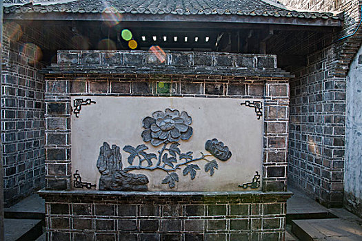 重庆市荣昌县路孔古镇上的牡丹花照壁