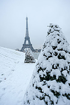法国巴黎艾菲尔铁塔雪景
