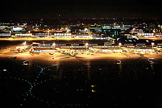 国际机场,夜晚