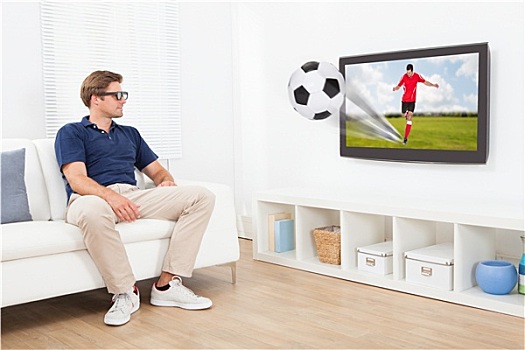 男人,3d眼镜,看,足球,电视