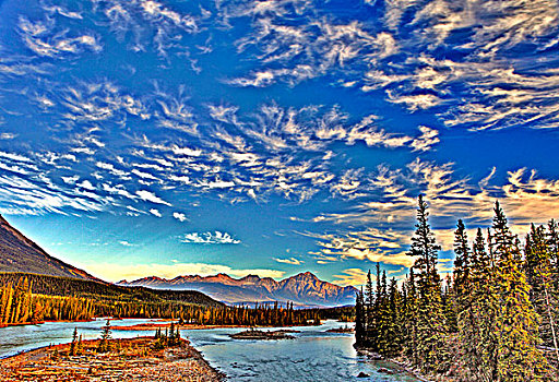 卷云,上方,阿萨巴斯卡河,碧玉国家公园,艾伯塔省,加拿大
