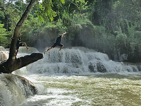 老挝,瀑布,跳水