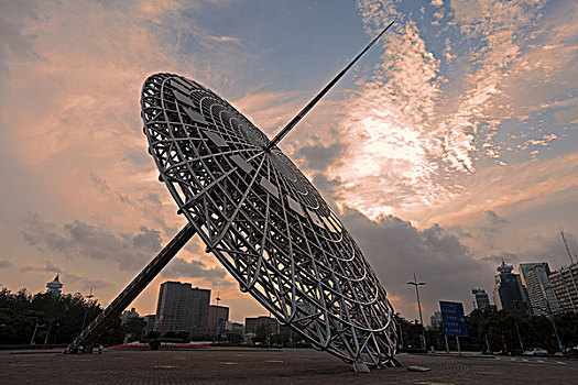 上海世纪广场著名现代雕塑,日晷