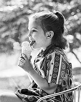 侧面,女孩,舔,冰淇淋