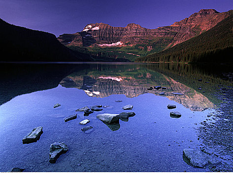 反射,湖,瓦特顿湖国家公园,艾伯塔省,加拿大