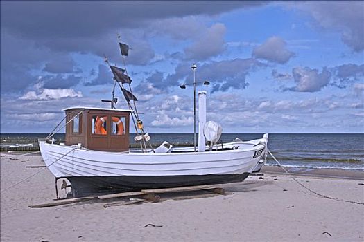 渔船,海滩,海滨胜地,梅克伦堡前波莫瑞州,德国,欧洲
